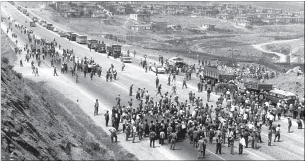16 Haziran 1970'te sokakları dolduran işçiler